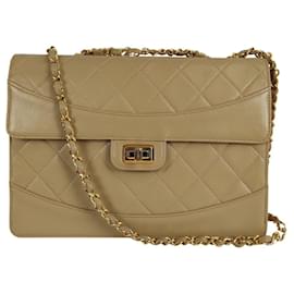 Chanel-Chanel Timeless Classica turn lock bag in beige leather-Beige