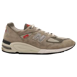 New Balance-New Balance 990V2 History Pack Sneakers in Grey Suede-Grey