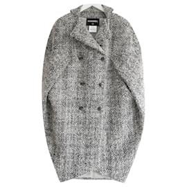 Chanel-CHANEL Fall 2006 Boucle Tweed Cape Coat-Grey