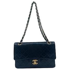 Chanel-Petit sac à rabat Chanel en cuir bleu marine-Bleu Marine