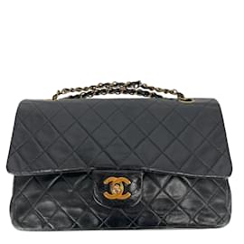 Chanel-Sac à rabat moyen Chanel en cuir noir-Noir