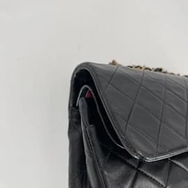 Chanel-Sac à rabat moyen Chanel en cuir noir-Noir