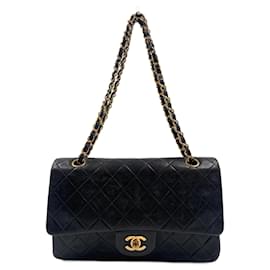 Chanel-Sac à rabat moyen Chanel en cuir noir-Noir