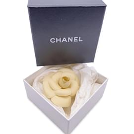 Chanel-Broche vintage en tissu beige avec fleur de camélia et camélia-Beige
