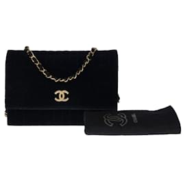 Chanel-Sac à main Chanel Classique flap bag en velours noir, garniture en métal doré-Noir