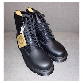 Dr. Martens-MONO Vegan Leather 8 Eye Chunky Lace up Boots-Black