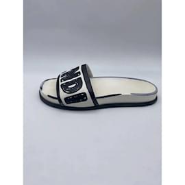 Fendi-FENDI Sandales T.UE 40 plastique-Blanc