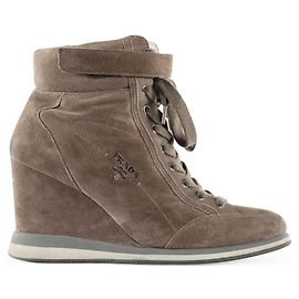 Baskets à lacets compensées en daim taupe Prada Marron