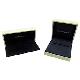 Van Cleef & Arpels-LOT 2 BOXES VAN CLEEF AND ARPELS BOX FOR WATCHES AND JEWELRY ALHAMBRA WATCH BOX-Green