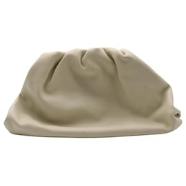 Bottega Veneta-Bottega Veneta 'The Pouch' Clutch Bag in Cream Leather-White,Cream