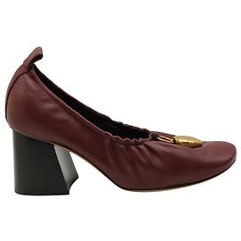 Céline Chaussures Celine à Talon Bloc et Pendentif en Cuir Bordeaux Bordeaux