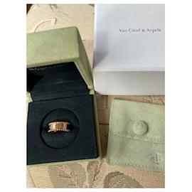 Van Cleef & Arpels-Perlée signature Van Cleef Arpels ring-Golden