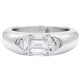 inconnue-Bangle ring set with an emerald-cut diamond.-Other