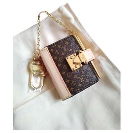 Louis Vuitton Lv book porte clef Beige