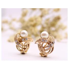 Autre Marque-Yellow gold earrings 750%o braided effect set with diamonds and pearls-Gold hardware