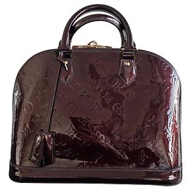 Louis Vuitton Bolsa Alma em Couro Vernis Amarante Outro
