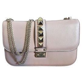 Bolsa Valentino Rockstud com aba em couro bege Bege