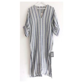 Autre Marque Vestido caftán Livietta de Three Graces London Azul Gris