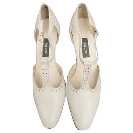 Bally vintage T-bar shoes mint condition p 40,5 Eggshell