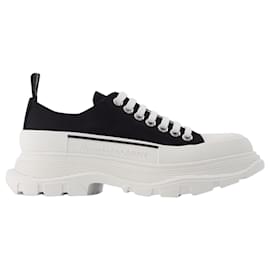 Alexander Mcqueen-Tread Slick Sneakers in Black and White Fabric-Black