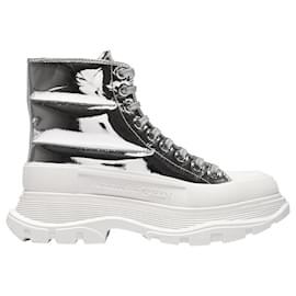 Alexander Mcqueen-Tread Slick Boots in Metallic Leather-Metallic
