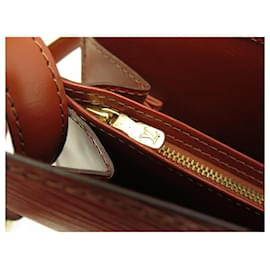 Bolso bandolera Louis Vuitton Capucines modelo pequeño en cuero