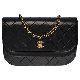CHANEL BOLSA CLÁSSICA COM FLAP MEIA-LUA BOLSA TRANSVERSAL EM COURO PRETO ACOLCHOADO100414 Preto