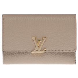 LOUIS VUITTON CAPUCINES KOMPAKTE GELDBÖRSE AUS KIESELGRAUEM TAURILLON-LEDER Andere