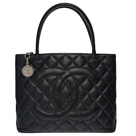 Chanel-CHANEL Medaillon-Tasche aus schwarzem Leder - 100731-Schwarz