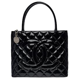 Chanel-CHANEL MEDALLION TOTE BAG IN BLACK QUILTED PATENT LEATHER100730-Black
