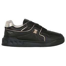 Valentino Garavani Valentino One Stud Low-Top Sneakers Black