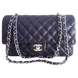 Sac Chanel classique médium Bleu Marine