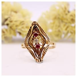 Autre Marque-Yellow gold ring 750%o watermarked, diamond pattern with rubies and zirconium oxides-Gold hardware