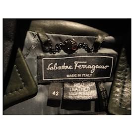 Salvatore Ferragamo-blouson de cuir Salvatore Ferragamo état neuf t 38-Vert olive