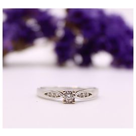 Autre Marque Solitaire diamond shouldered with white gold diamonds 750%O Silver hardware