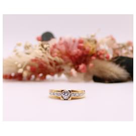 Autre Marque-Ring with central diamond and body diamonds in yellow gold 750%O-Gold hardware