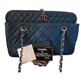 Sac à main Chanel en cuir bleu Bleu