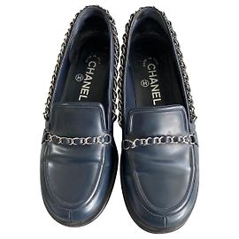 Mocassini Chanel Blu Navy in Pelle con Catena Argentata Blu navy