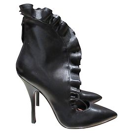 Alaïa Alaia Ankle boot com babados Preto