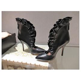 Alaïa-Alaia Ankle boot com babados-Preto