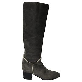 Botas Chanel com forro de lã texturizada em couro preto Cinza