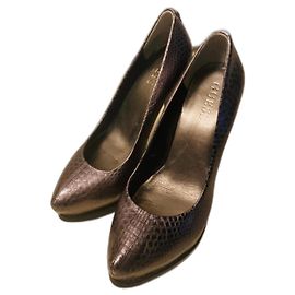 Escarpins Guess en cuir anthracite irisé effet serpent Argenté