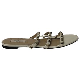 Sandalias planas Valentino Rockstuds en cuero blanco Blanco