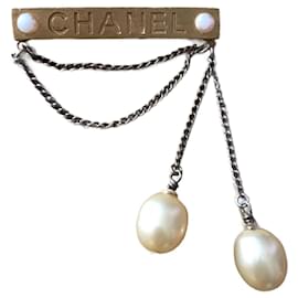 Chanel-Alfinetes e broches-Gold hardware