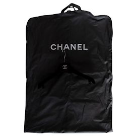 Capa de chuva preta Chanel e capa de viagem cabide Chanel Preto