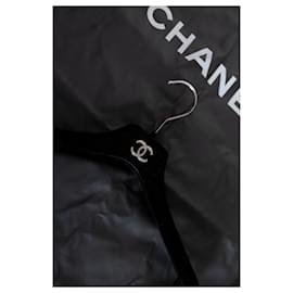 Chanel-Chanel schwarzer Regenmantel und Chanel Kleiderbügel Reiseabdeckung-Schwarz
