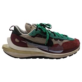 Autre Marque-Sacai x Nike Vaporwaffle Sneakers in Villain Red Suede-Other,Python print