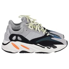 Autre Marque-Adidas Yeezy Wave Runner 700 Sneakers in Grey Leather-Grey
