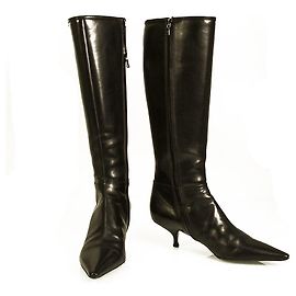 Prada schwarze Leder-Kitten-Heels, spitze Zehen-Reißverschluss-Stiefel, Schuhgröße 37 Schwarz