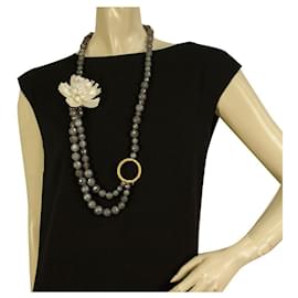 Autre Marque-Katerina Psoma Grey White Pearls Flower Gond Tone Ring & Chain Halskette Box-Mehrfarben